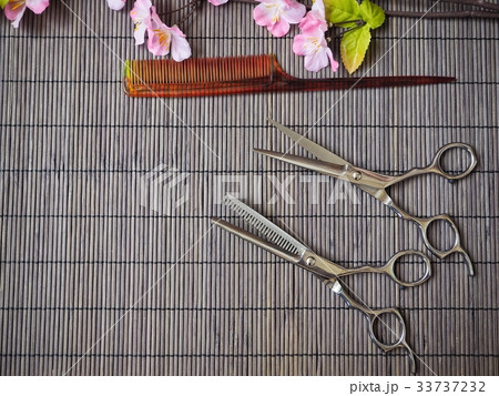 Hair cutting shears and comb 33737232