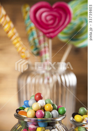 Different colorful sweets and lollipops 33739803