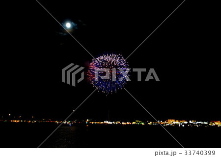 横須賀花火大会　よこすか開国祭 ～ アメリカ海軍基地からの眺望 ～ 2017年8月5日 （神奈川県  33740399