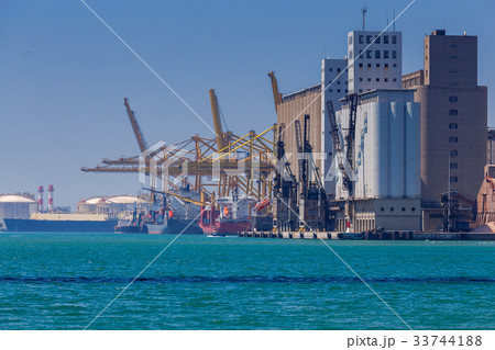 Barcelona. Sea cargo port. 33744188