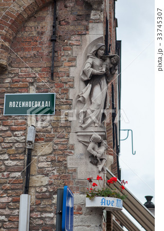 The modern statue of Madonna The modern statue of Madonna 33745307