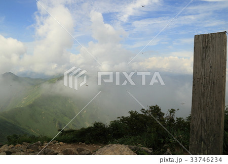 谷川岳の山頂からの風景( オキの耳 ) 谷川岳の山頂からの風景( オキの耳 ) 33746234