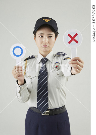 警察 選択 女性 33747638