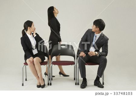 振り返っ表示 振り向く 面接 33748103