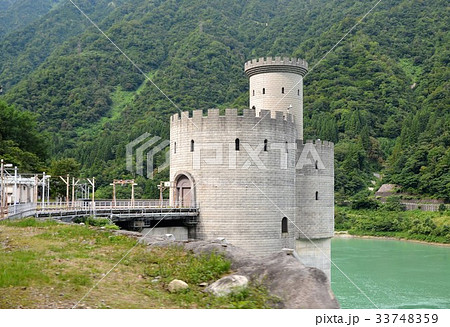 黒部峡谷にある新柳川原発電所 33748359