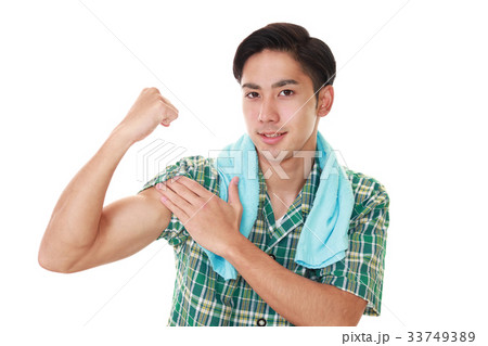 パジャマ姿の男性 パジャマ姿の男性 33749389