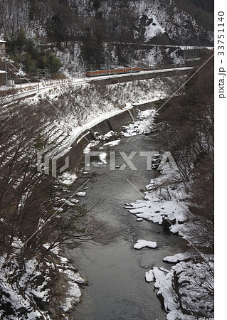 諏訪峡を行く上越線115系電車 諏訪峡を行く上越線115系電車 33751140