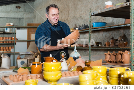 Master among the pottery Master among the pottery 33752262