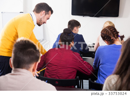 Teacher giving explanation to student 33753024