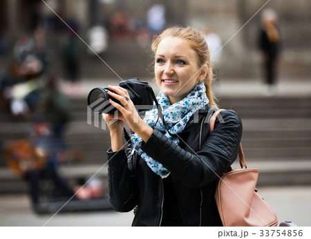 Young female traveller with camera 33754856