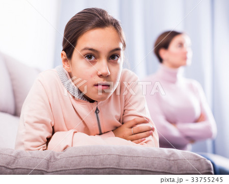 Mother and daughter take offense 33755245