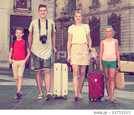 Traveling family walking along city Traveling family walking along city 33755315