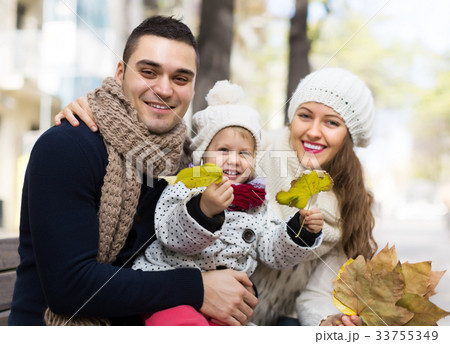 portrait of parents with child 33755349