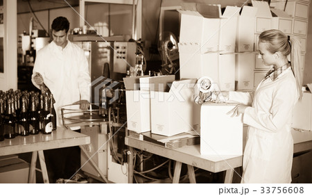 female packing bottles on winery . female packing bottles on winery . 33756608