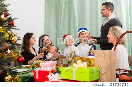 big happy family with children celebrates Christmas 33756752