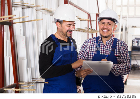 controller offering contract to employee 33758288