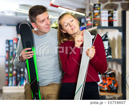 Family in sport equioment are choosing modern ski 33758607