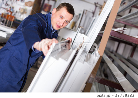 Ordinary workman inspecting PVC manufacturing 33759232