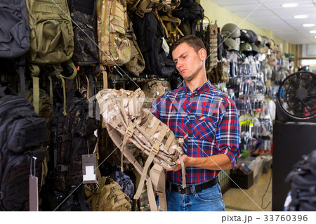 Male customer choise camouflage bag 33760396