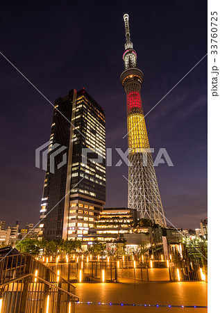 【東京夜景】　東京スカイツリー　押上駅前自転車駐車場　ベルギー国旗 33760725