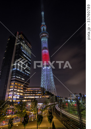 【東京夜景】　東京スカイツリー　押上自転車駐車場　日の丸ライティング 33760789