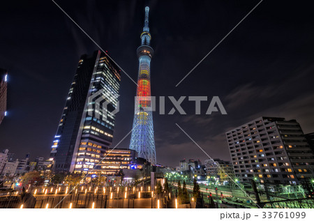 【東京夜景】　東京スカイツリー　押上自転車駐車場　日の丸ライティング 33761099