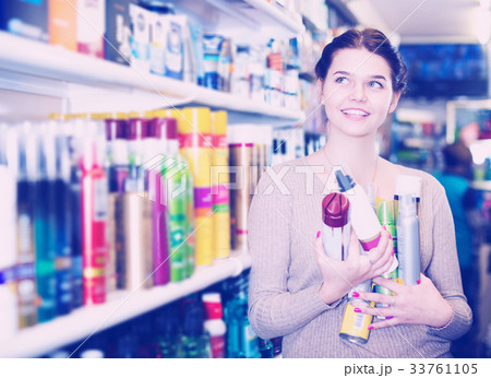 Customer looking for hair care products 33761105