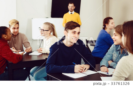 Students are having group exercises 33761326