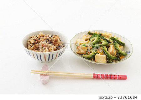 沖縄料理　ゴーヤチャンプルーとジューシー 33761684