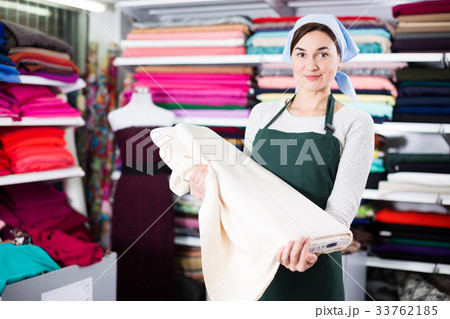 Seller showing white fabric 33762185
