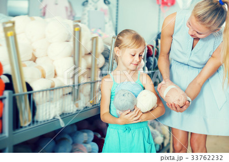 Nice woman with daughter choosing thread 33762232