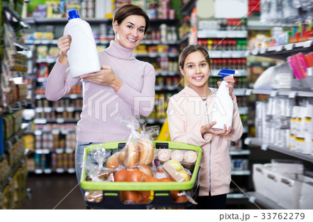 Young woman with daughter choosing best cleaners 33762279