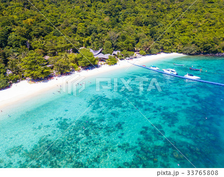 Aerial view or top view of tropical island beach  33765808