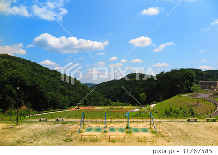 晴れた日の山の公園の風景10 晴れた日の山の公園の風景10 33767685