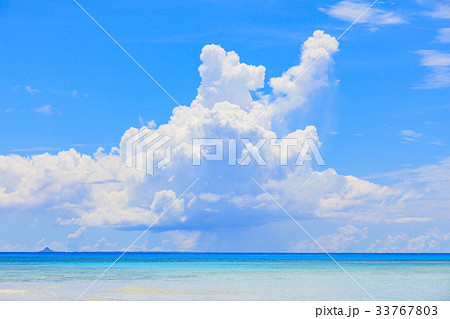沖縄 入道雲の写真素材