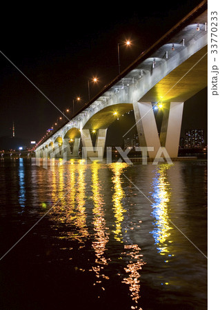 ローアングル 反射 反影 33770233