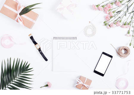 Festive composition 33771753