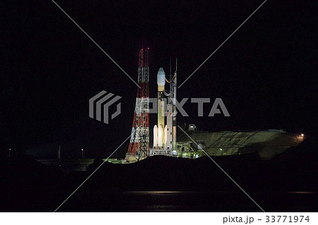 打ち上げを待つ人工衛星搭載ロケット 33771974