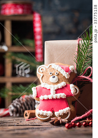 Christmas Decorations with Gingerbread cookies Christmas Decorations with Gingerbread cookies 33775138