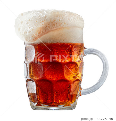 Mug of frosty dark red beer with foam 33775140