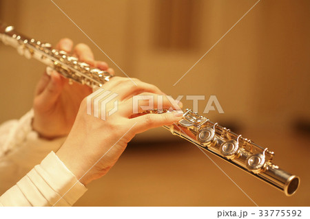木管楽器 手 演奏 33775592