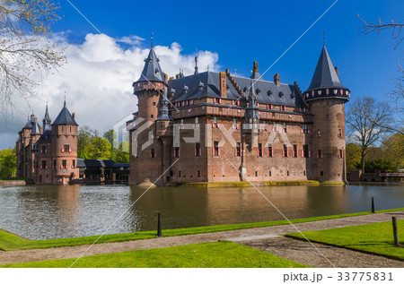 De Haar castle near Utrecht - Netherlands De Haar castle near Utrecht - Netherlands 33775831