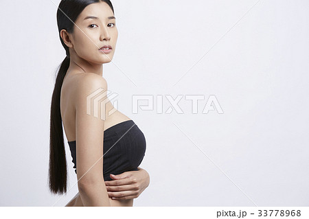 portrait of beautiful woman standing on gray background portrait of beautiful woman standing on gray background 33778968