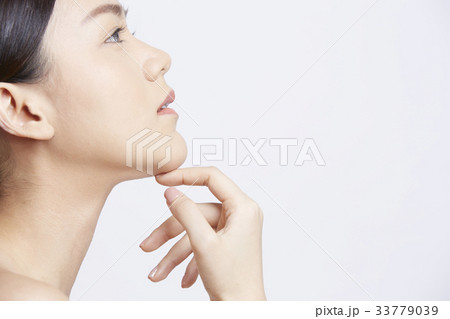 side view of asian female model looking up with hand on chin side view of asian female model looking up with hand on chin 33779039