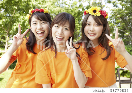 花冠をした女性 花冠をした女性 33779835