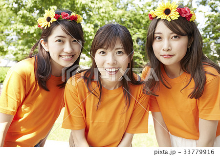花冠をした女性 花冠をした女性 33779916
