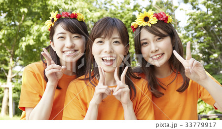 花冠をした女性 花冠をした女性 33779917
