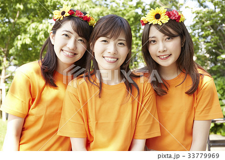 花冠をした女性 花冠をした女性 33779969
