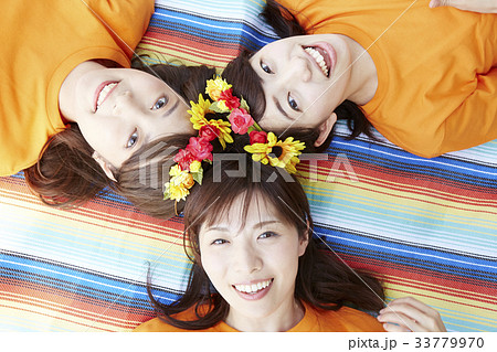 花冠をした女性 花冠をした女性 33779970