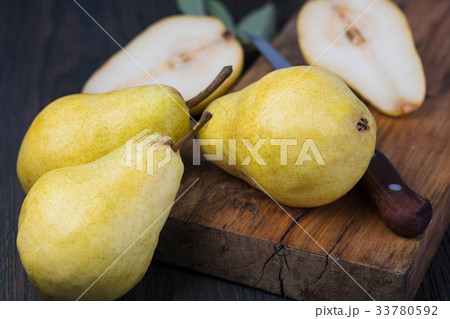 Pears 33780592